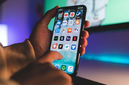 不用苹果手机的明星,科技潮流之外的璀璨星光