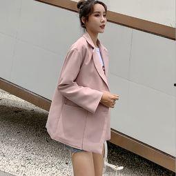 网红时尚休闲小西装女生,网红带货下的时尚休闲小西装女生穿搭指南