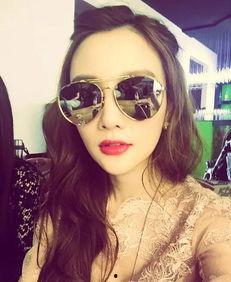 明星戴墨镜女,明星戴墨镜的时尚魅力