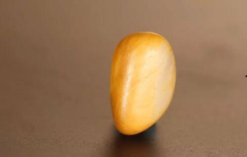 黑青籽料怎么看内裂还是外裂,黑青籽料内裂与外裂的辨识解析