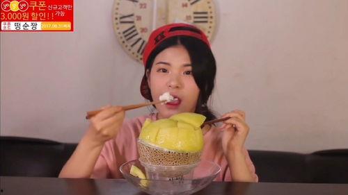 外国人吃哈密瓜咀嚼音,外国人品尝哈密瓜的独特咀嚼之声